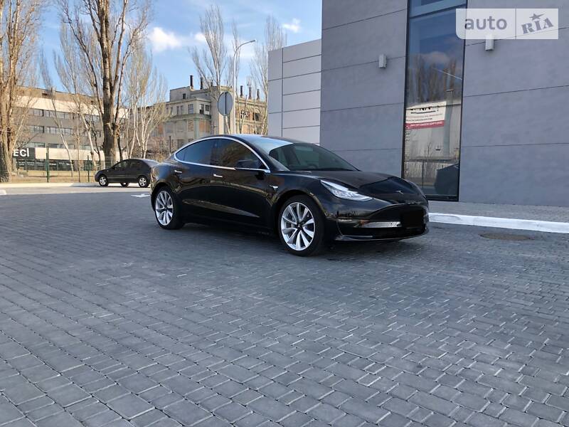 Седан Tesla Model 3 2018 в 