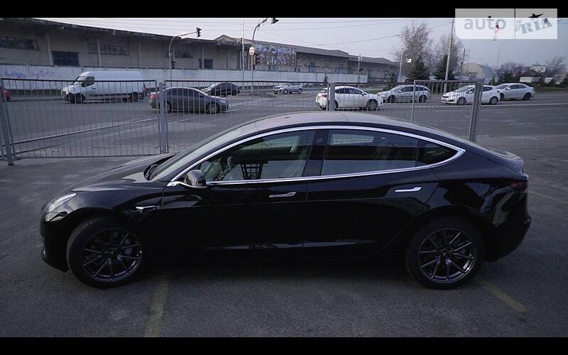 Седан Tesla Model 3 2018 в Києві