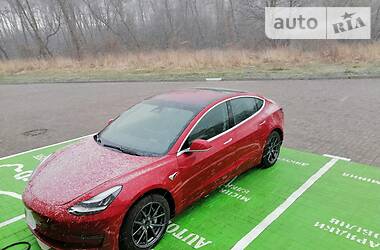 Ліфтбек Tesla Model 3 2019 в 