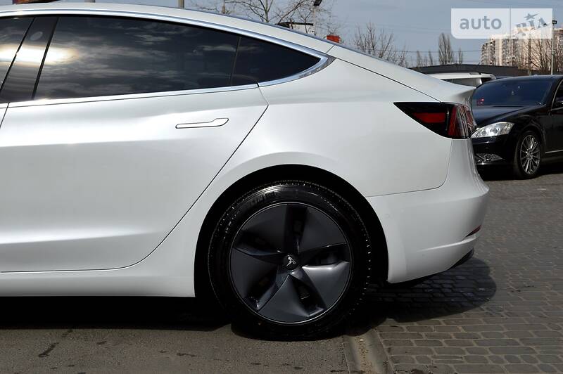 Седан Tesla Model 3 2019 в Одесі