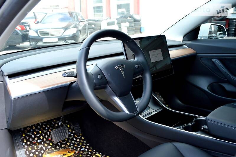 Седан Tesla Model 3 2019 в Одесі