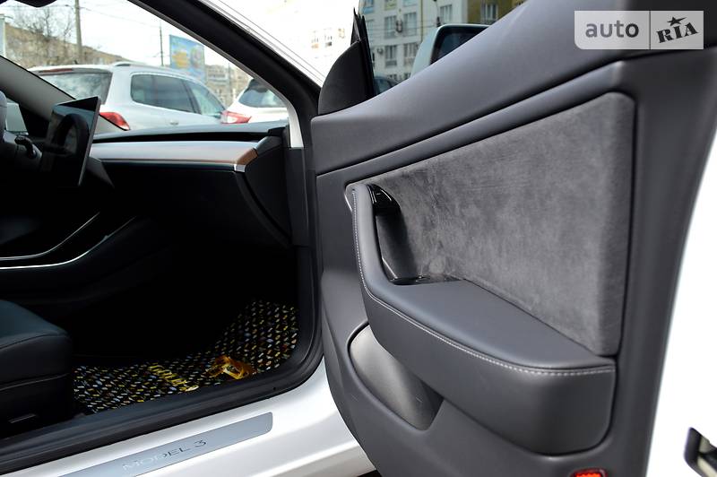 Седан Tesla Model 3 2019 в Одесі