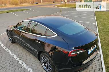 Седан Tesla Model 3 2019 в Киеве