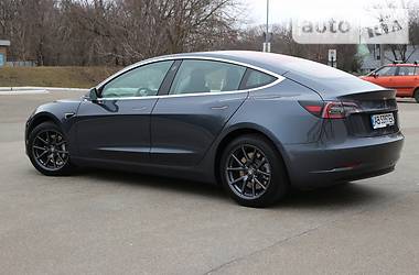 Седан Tesla Model 3 2018 в 