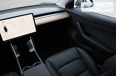 Седан Tesla Model 3 2018 в 