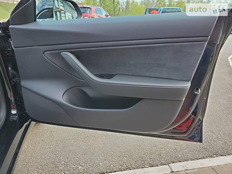 Седан Tesla Model 3 2019 в Києві