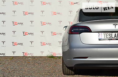 Лифтбек Tesla Model 3 2018 в Киеве