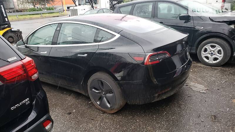 Седан Tesla Model 3 2019 в Киеве