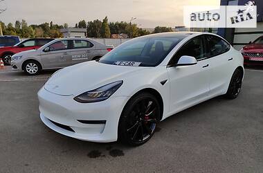 Седан Tesla Model 3 2019 в Киеве