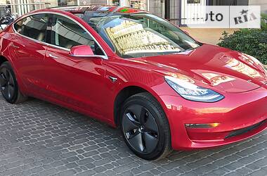 Седан Tesla Model 3 2018 в Києві