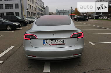 Седан Tesla Model 3 2018 в Киеве