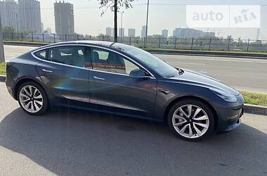 Седан Tesla Model 3 2018 в Киеве