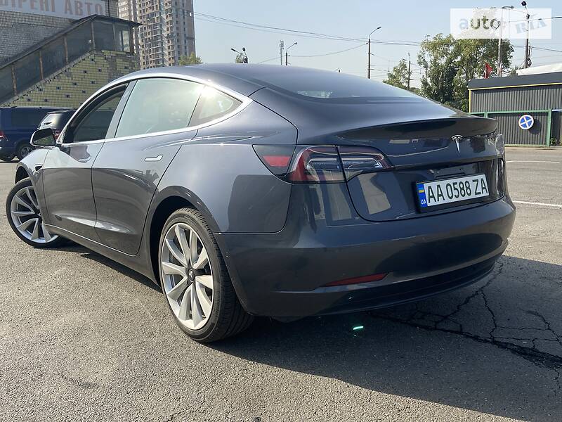 Седан Tesla Model 3 2018 в Киеве
