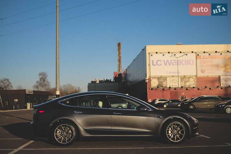 Седан Tesla Model 3 2018 в Киеве фото 10 Седан Tesla Model 3 2018 в Киеве