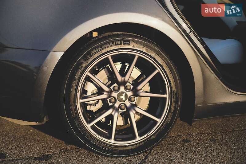 Седан Tesla Model 3 2018 в Киеве фото 24 Седан Tesla Model 3 2018 в Киеве