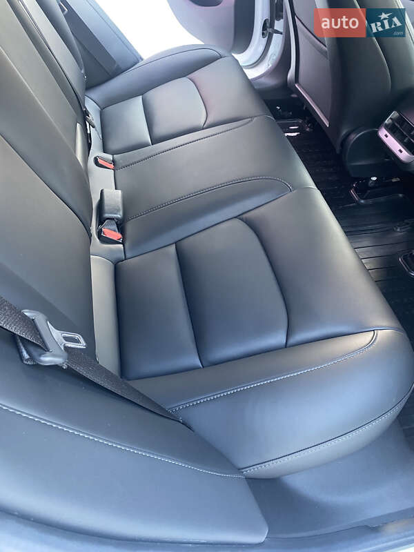 Седан Tesla Model 3 2019 в Киеве