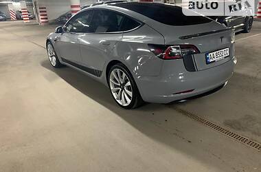 Седан Tesla Model 3 2018 в Киеве