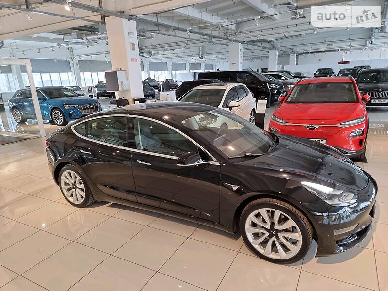 Седан Tesla Model 3 2019 в Киеве