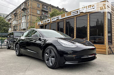 Седан Tesla Model 3 2018 в Киеве