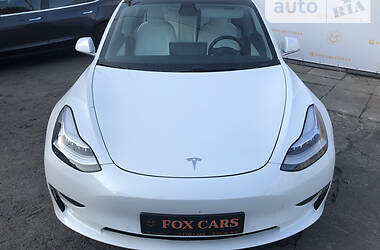 Седан Tesla Model 3 2019 в 