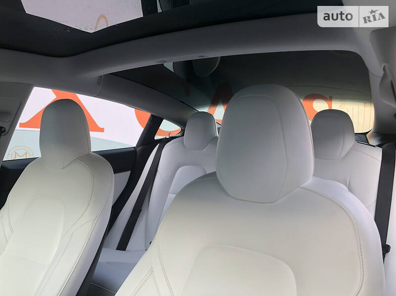 Седан Tesla Model 3 2019 в Києві