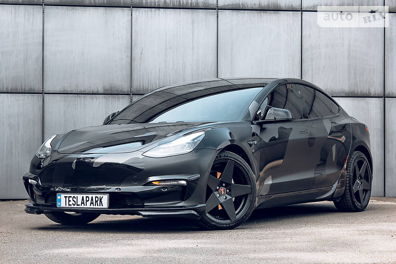 Хэтчбек Tesla Model 3 2018 в Киеве