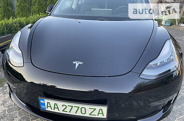 Седан Tesla Model 3 2019 в 