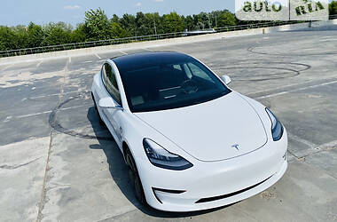 Седан Tesla Model 3 2018 в Киеве