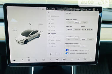 Седан Tesla Model 3 2018 в Киеве