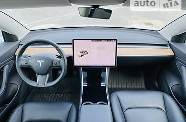 Седан Tesla Model 3 2018 в Киеве