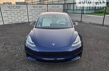 Седан Tesla Model 3 2019 в Киеве