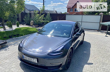 Седан Tesla Model 3 2018 в Виннице