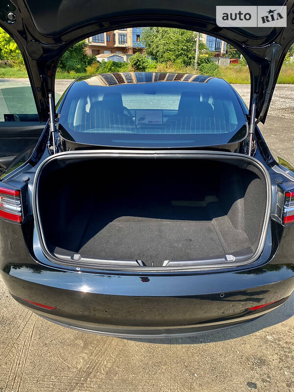 Седан Tesla Model 3 2018 в Дніпрі