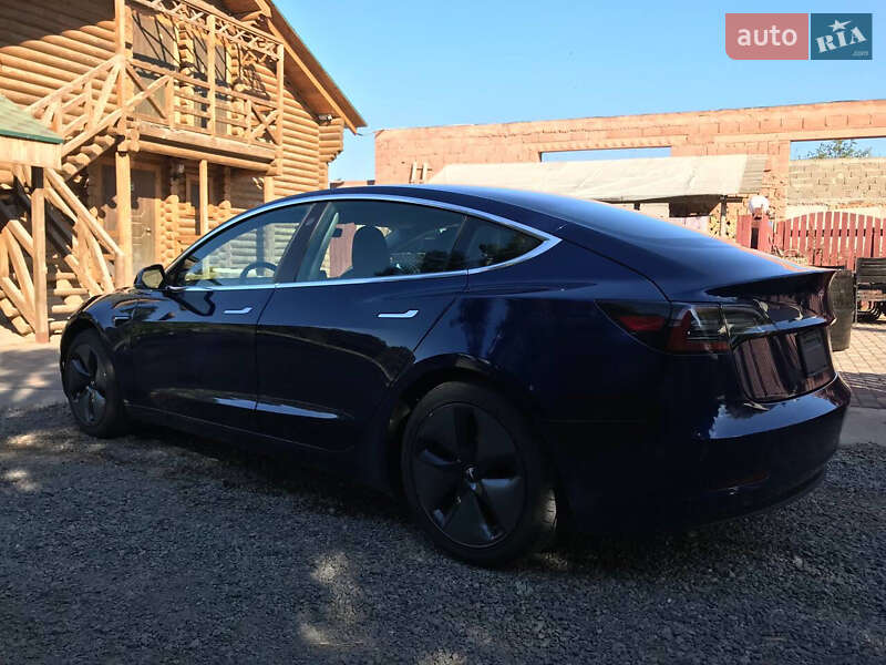 Седан Tesla Model 3 2019 в Черноморске