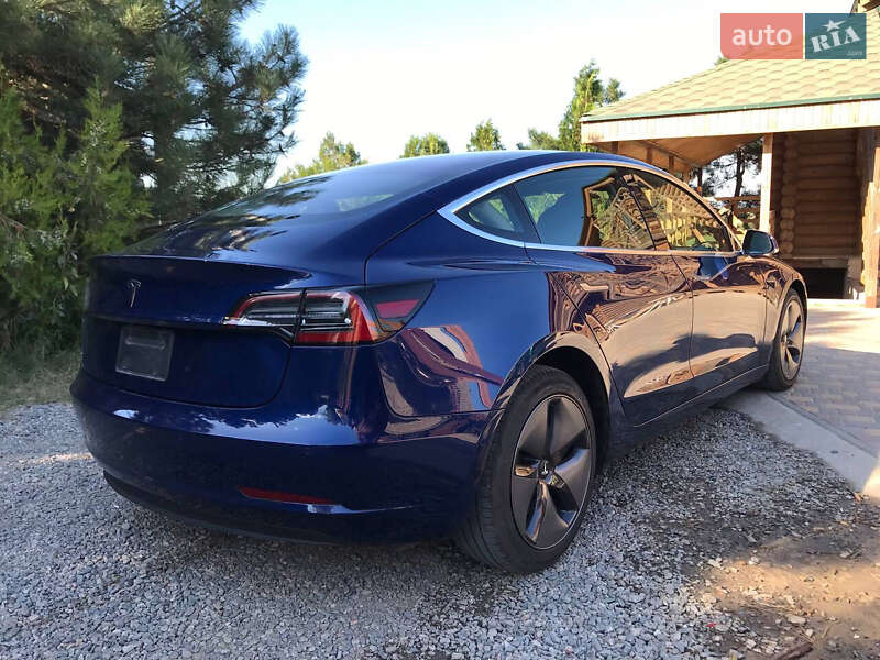 Седан Tesla Model 3 2019 в Черноморске
