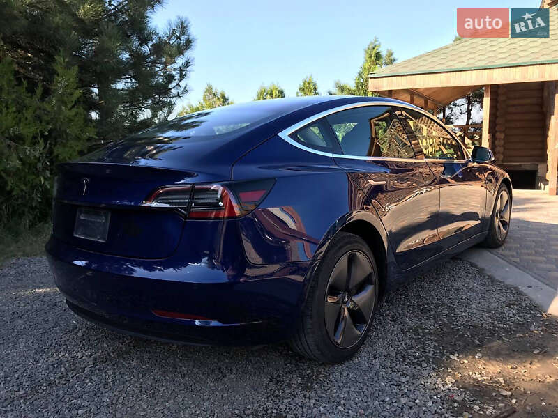 Седан Tesla Model 3 2019 в Черноморске