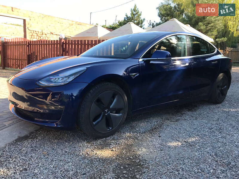 Седан Tesla Model 3 2019 в Черноморске