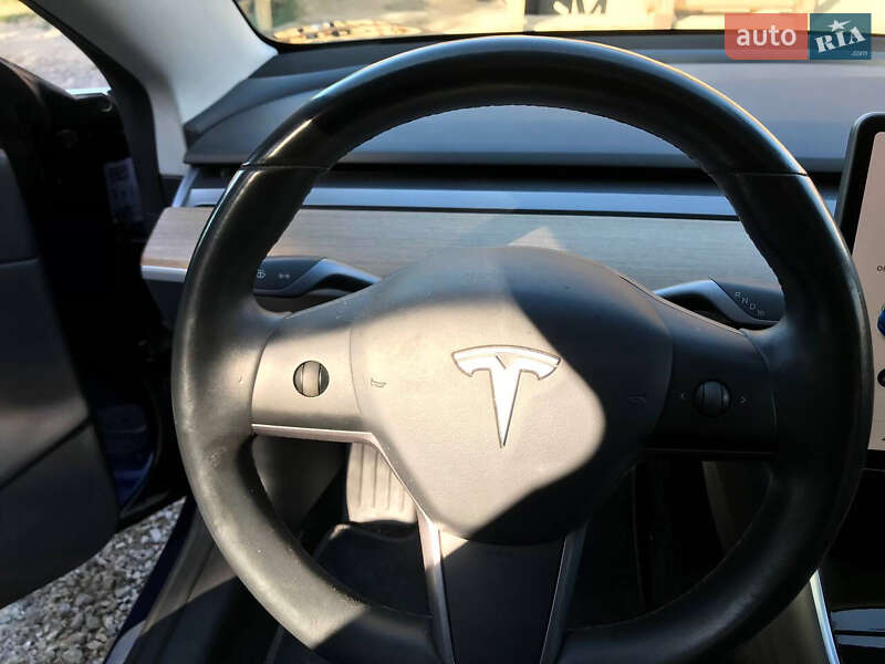 Седан Tesla Model 3 2019 в Черноморске