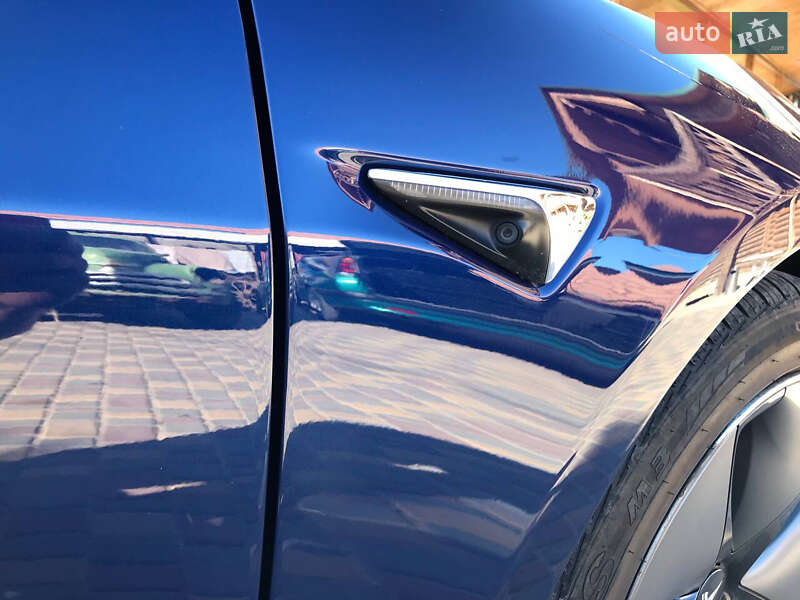 Седан Tesla Model 3 2019 в Черноморске
