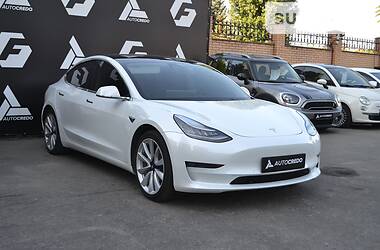 Хэтчбек Tesla Model 3 2019 в Киеве