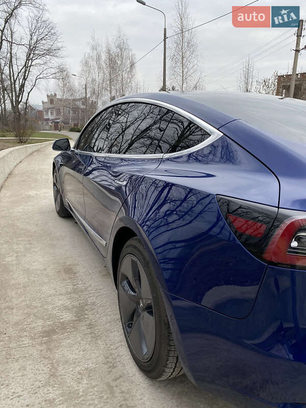 Седан Tesla Model 3 2019 в Сумах