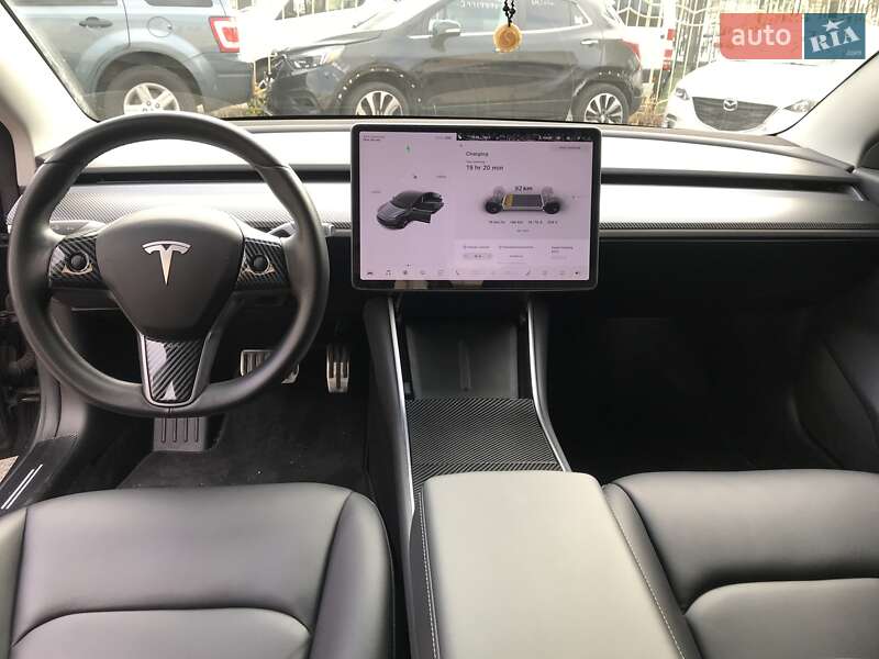 Седан Tesla Model 3 2018 в Одесі