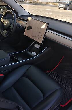 Седан Tesla Model 3 2019 в Чернигове