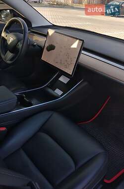 Седан Tesla Model 3 2019 в 