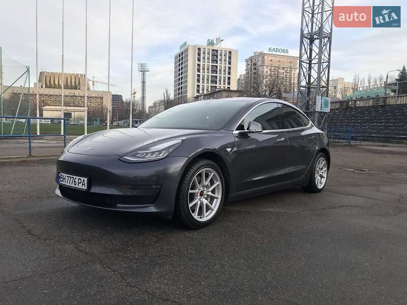 Седан Tesla Model 3 2018 в Одесі
