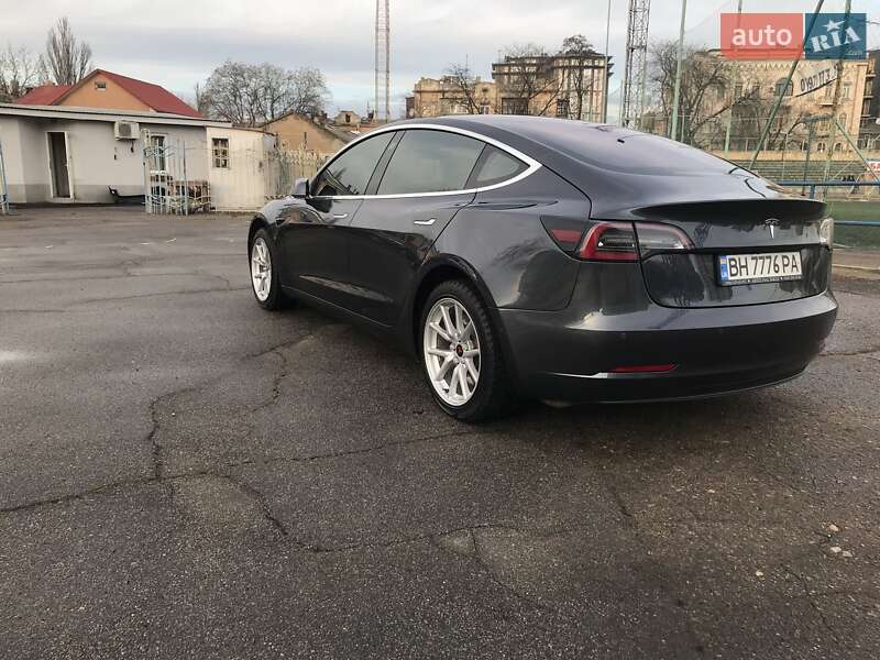 Седан Tesla Model 3 2018 в Одесі
