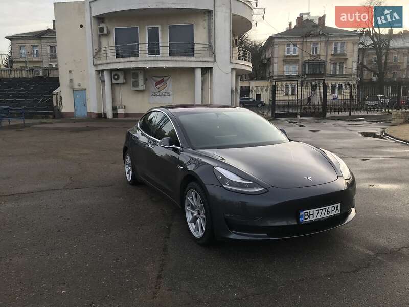 Седан Tesla Model 3 2018 в Одесі