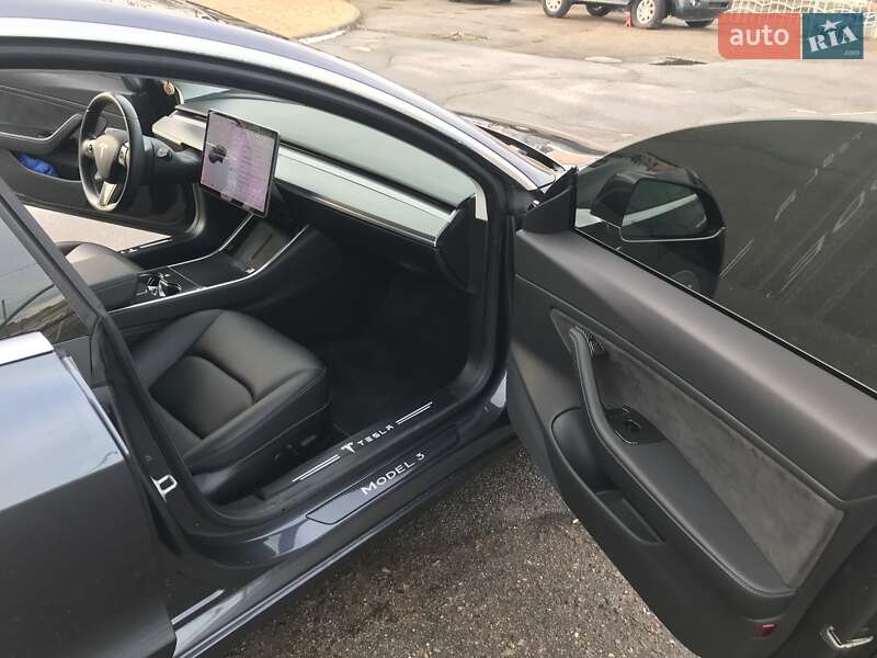 Седан Tesla Model 3 2018 в Одесі