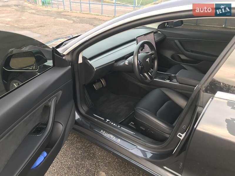 Седан Tesla Model 3 2018 в Одесі