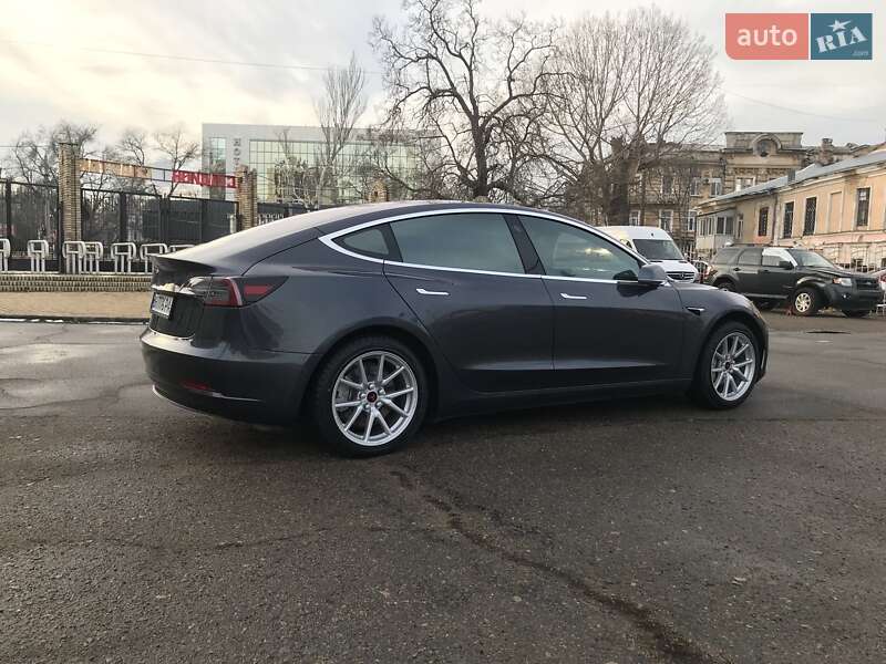 Седан Tesla Model 3 2018 в Одесі